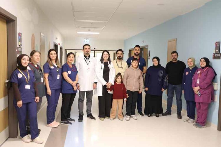 Gaziantep’te iki kardeşin kalbindeki delik aynı gün kapatıldı