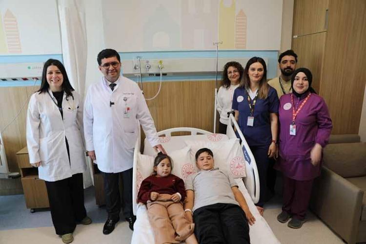 Gaziantep’te iki kardeşin kalbindeki delik aynı gün kapatıldı