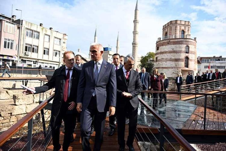 Bakan Ersoy: Kütüphaneleri çoğaltmak, toplumumuzun düşünce dünyasını zenginleştirmektir