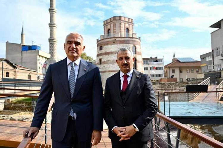 Bakan Ersoy: Kütüphaneleri çoğaltmak, toplumumuzun düşünce dünyasını zenginleştirmektir