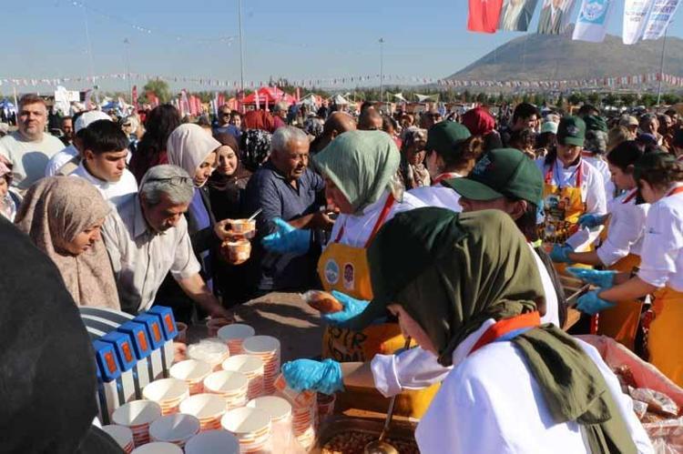 Gastronomi Günleri’nde 1 ton börek aşı çorbası ikram edildi