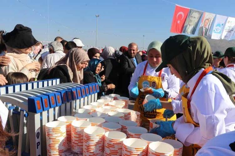 Gastronomi Günleri’nde 1 ton börek aşı çorbası ikram edildi
