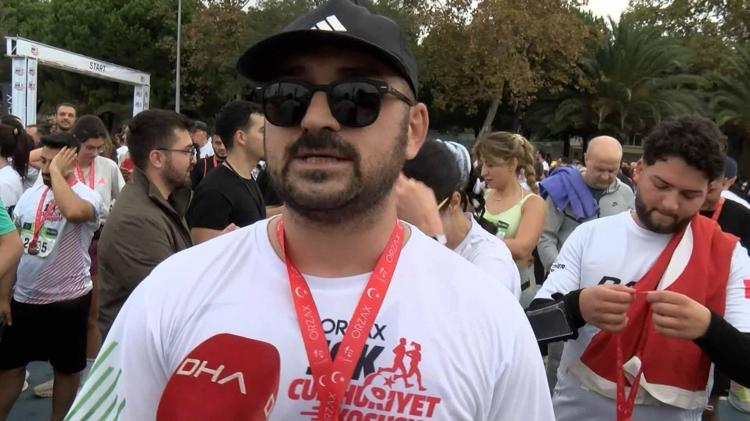 Kadıköy’deki Cumhuriyet Koşusu'nda hem koştular hem keyifli vakit geçirdiler