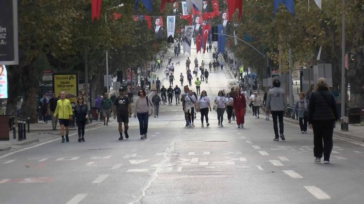 Kadıköy’deki Cumhuriyet Koşusu'nda hem koştular hem keyifli vakit geçirdiler