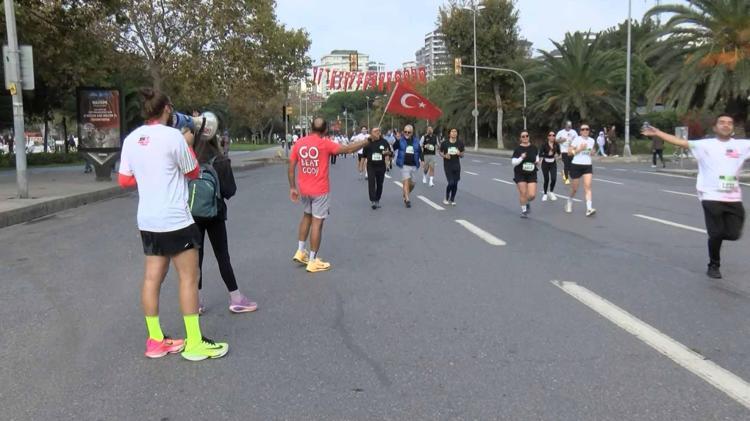 Kadıköy’deki Cumhuriyet Koşusu'nda hem koştular hem keyifli vakit geçirdiler
