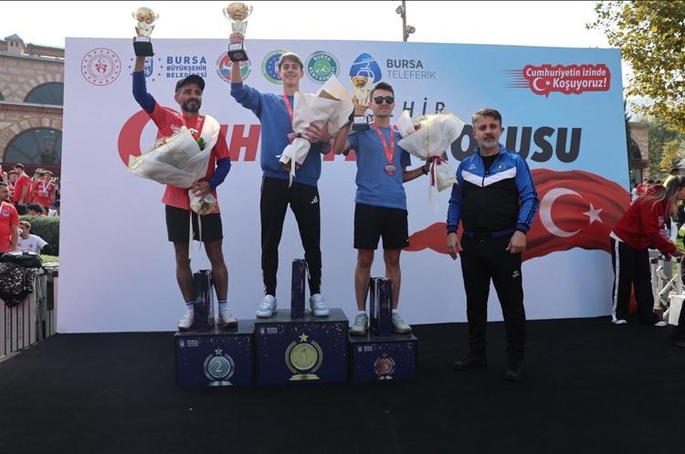 Binlerce Bursalı Cumhuriyet için koştu
