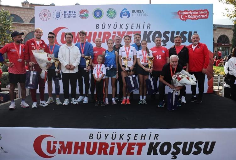 Binlerce Bursalı Cumhuriyet için koştu