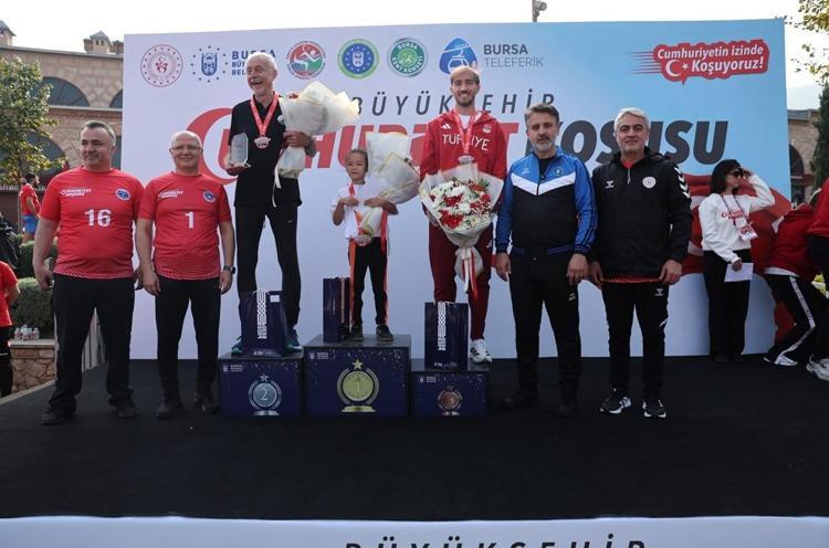 Binlerce Bursalı Cumhuriyet için koştu