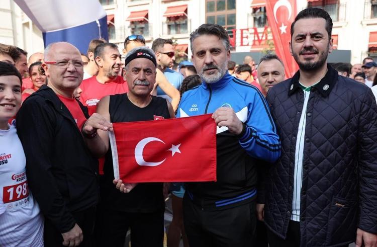 Binlerce Bursalı Cumhuriyet için koştu