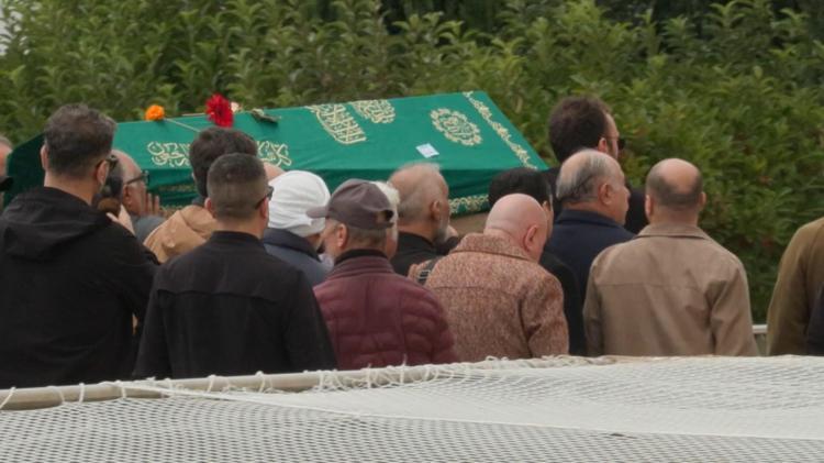 Şarkıcı Nev son yolculuğuna uğurlandı