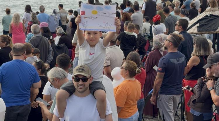 Türk Yıldızları'ndan Fethiye'de gösteri uçuşu