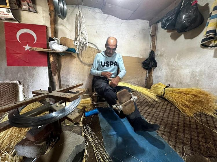 56 yıllık süpürgeci, teknolojiye direniyor