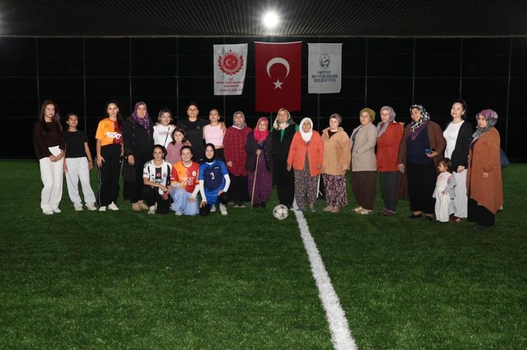 Kadınlar halı sahada Cumhuriyet coşkusunu yaşadı