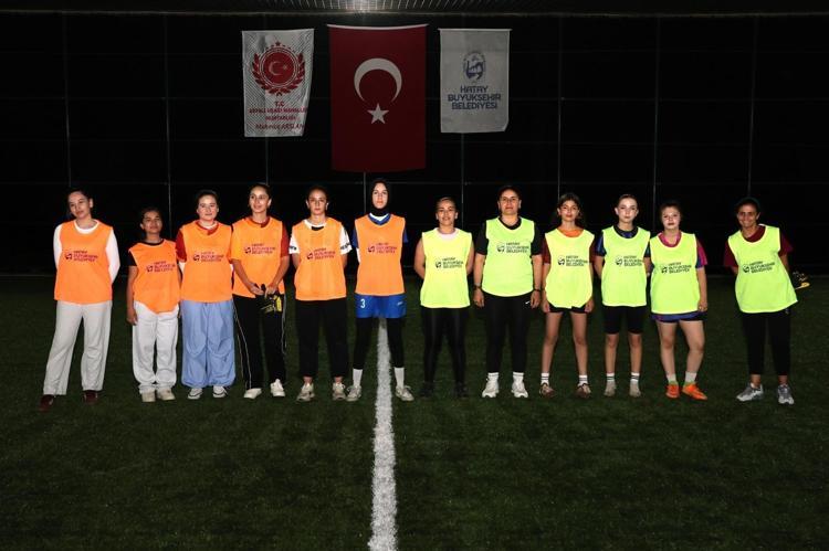 Kadınlar halı sahada Cumhuriyet coşkusunu yaşadı