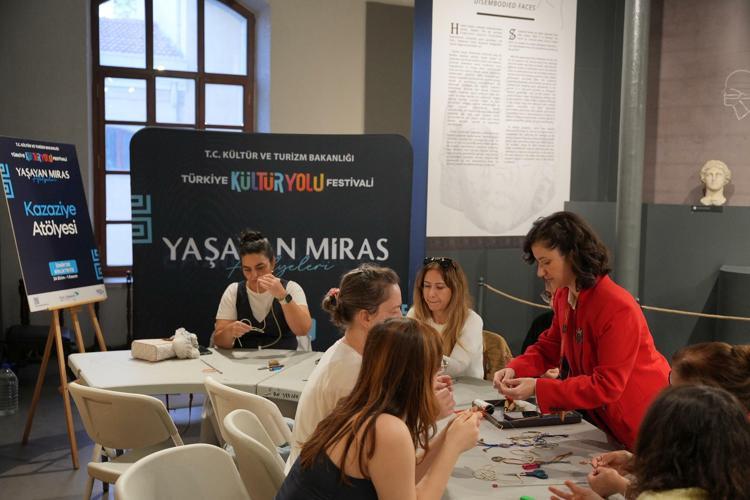 İzmir Kültür Yolu Festivali’nin ikinci gününde renkli etkinlikler