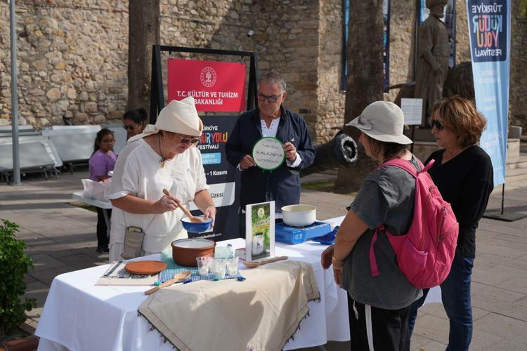İzmir Kültür Yolu Festivali’nin ikinci gününde renkli etkinlikler