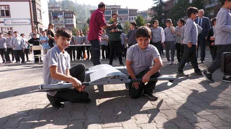 İnsansız hava aracı BAHA, Rize'de öğrencilerle buluştu