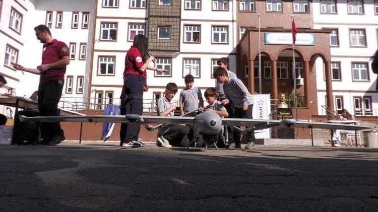 İnsansız hava aracı BAHA, Rize'de öğrencilerle buluştu