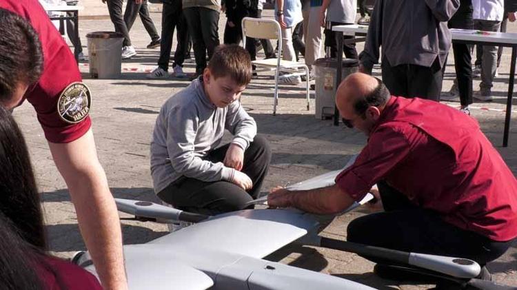 İnsansız hava aracı BAHA, Rize'de öğrencilerle buluştu