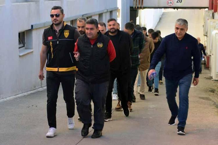 Kurgu trafik kazalarıyla 25 milyon liralık vurgun yapan şebeke, ‘kiralık sürücü’ kullanmış