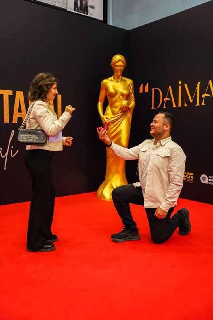 Altın Portakal'da 'film' gibi evlilik teklifi