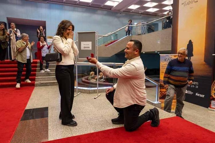 Altın Portakal'da 'film' gibi evlilik teklifi