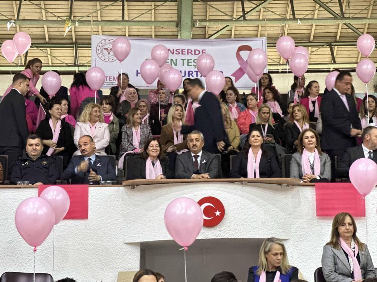 Edirne'de Meme kanseri farkındalığı için ‘Pembe Dostluk Maçı’