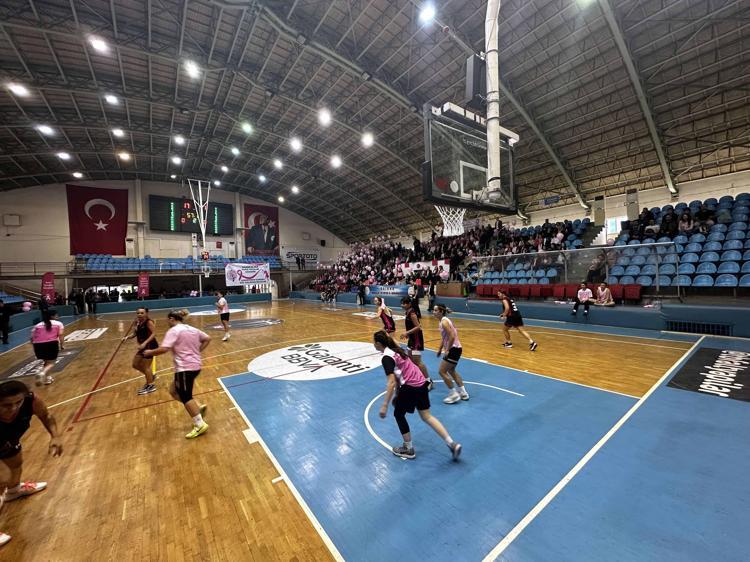 Edirne'de Meme kanseri farkındalığı için ‘Pembe Dostluk Maçı’