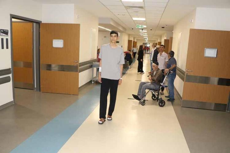 Samsun’da 17 yaşındaki hastanın göğsü ameliyatla düzeltildi