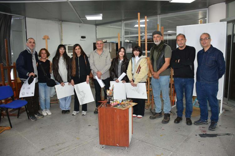 Konuşmaya başlamadan resim yapmayı öğrenen otizmli Eylül, Güzel Sanatlar Fakültesi'ne başladı