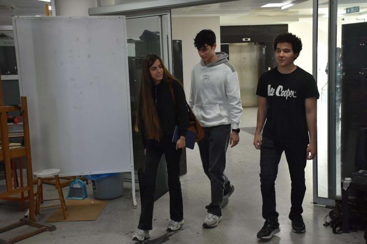 Konuşmaya başlamadan resim yapmayı öğrenen otizmli Eylül, Güzel Sanatlar Fakültesi'ne başladı