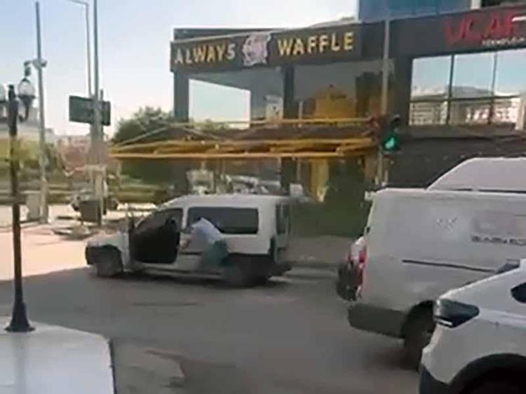 Trafikte önünü kestiği hafif ticari aracı gasbeden şüpheliden ‘hatırlamıyorum’ savunması