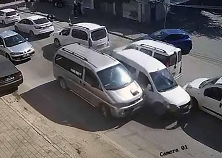 Trafikte önünü kestiği hafif ticari aracı gasbeden şüpheliden ‘hatırlamıyorum’ savunması