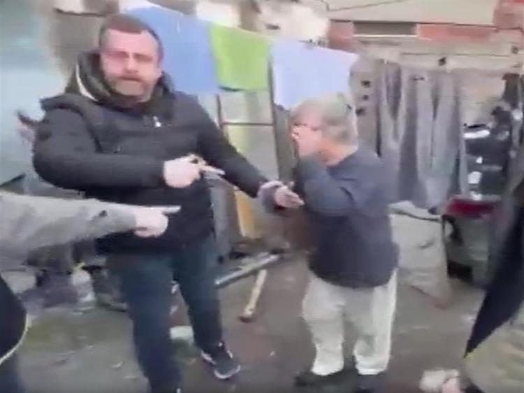 Torunu Nazar'ı harabe evde saklayan tutuklu babaanne, duruşmada rahatsızlandı