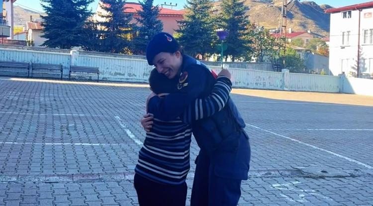 Jandarmadan Alparslan'a sürpriz ziyaret; hayalindeki devriyeye çıktı, dron uçurdu