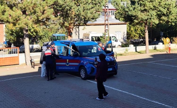 Jandarmadan Alparslan'a sürpriz ziyaret; hayalindeki devriyeye çıktı, dron uçurdu