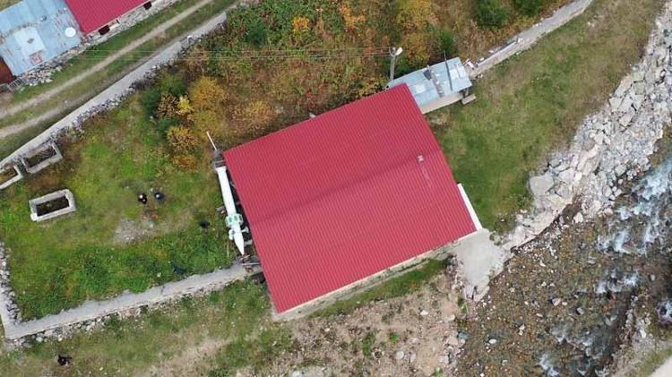 Gelenek yine bozulmadı; kış öncesi minareyi yatırdılar