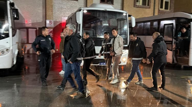 Hesaplarında 14 milyar lira işlem hacmi olan yasa dışı bahis şüphelilerine operasyonda 62 tutuklama