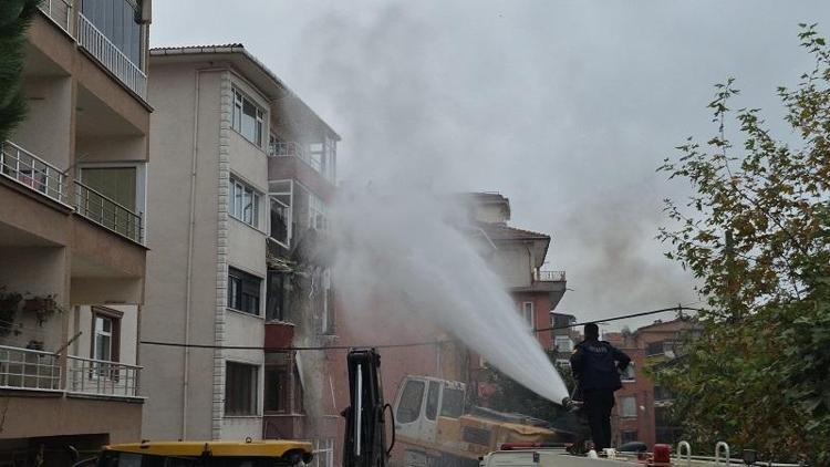 Zonguldak’ta riskli apartmanın yıkımı başladı