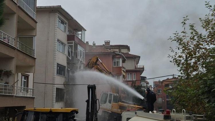 Zonguldak’ta riskli apartmanın yıkımı başladı