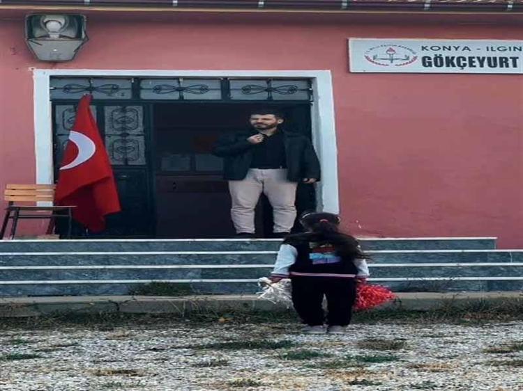 Geçen yıl tek başına kutladığı Cumhuriyet Bayramı’nı bu kez arkadaşlarıyla kutladı
