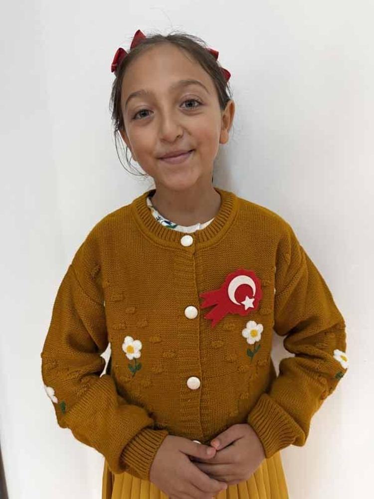 Geçen yıl tek başına kutladığı Cumhuriyet Bayramı’nı bu kez arkadaşlarıyla kutladı
