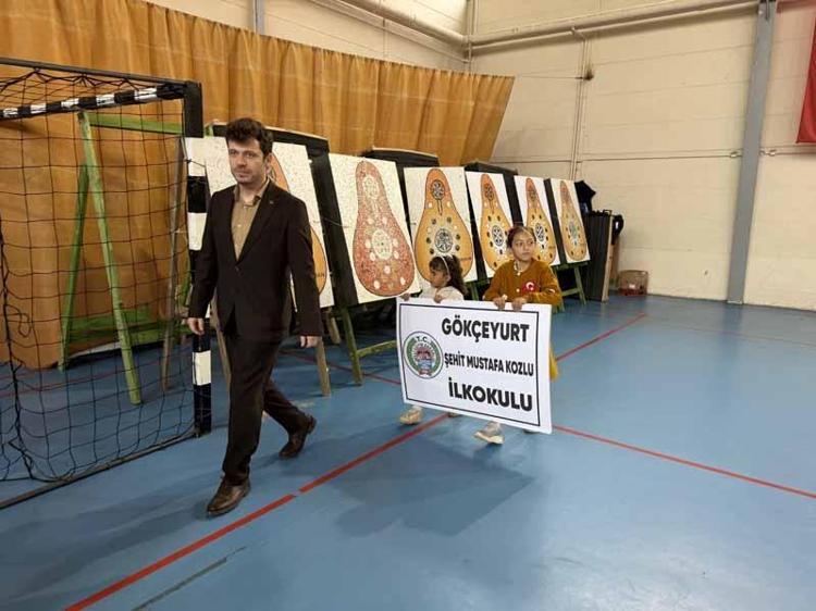Geçen yıl tek başına kutladığı Cumhuriyet Bayramı’nı bu kez arkadaşlarıyla kutladı