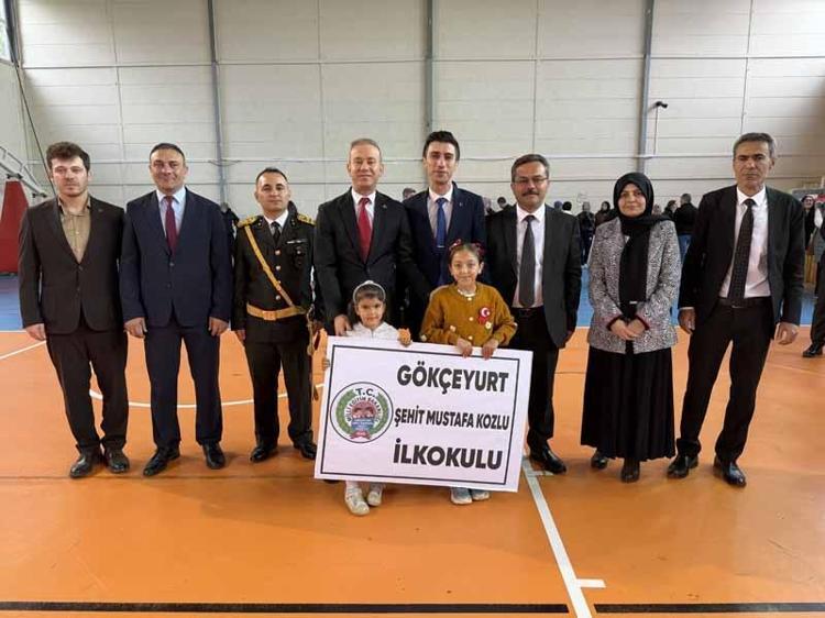 Geçen yıl tek başına kutladığı Cumhuriyet Bayramı’nı bu kez arkadaşlarıyla kutladı