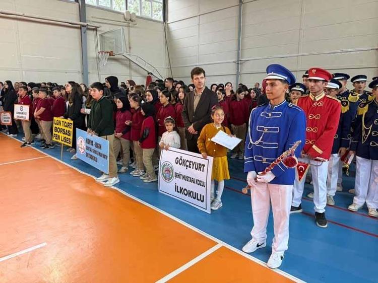 Geçen yıl tek başına kutladığı Cumhuriyet Bayramı’nı bu kez arkadaşlarıyla kutladı