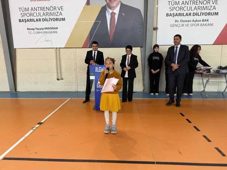 Geçen yıl tek başına kutladığı Cumhuriyet Bayramı’nı bu kez arkadaşlarıyla kutladı