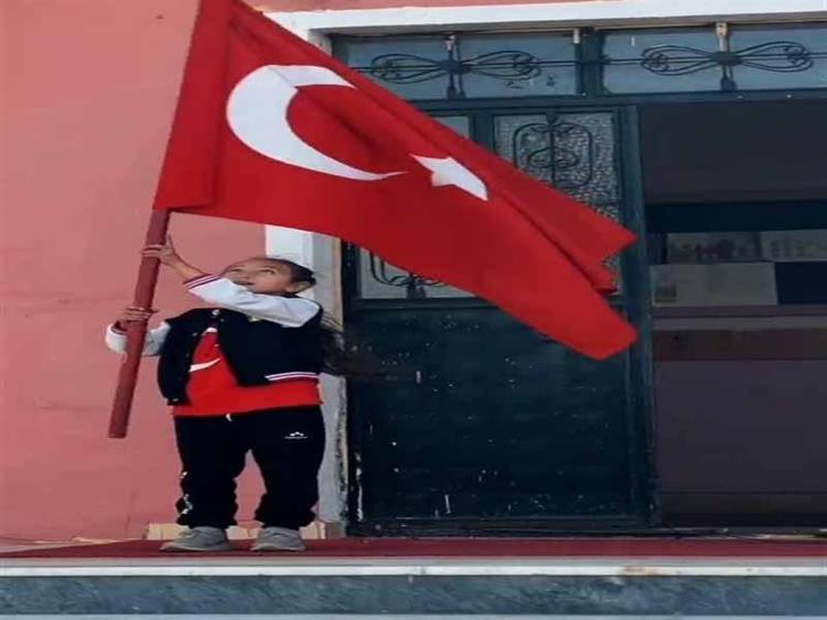 Geçen yıl tek başına kutladığı Cumhuriyet Bayramı’nı bu kez arkadaşlarıyla kutladı
