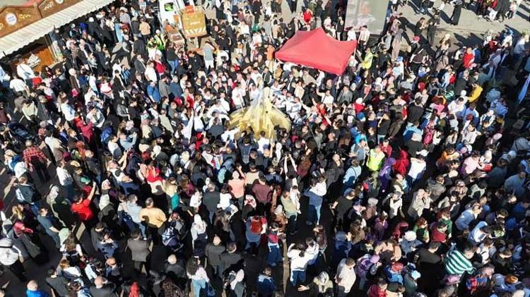 Dev tencerede pişirilen kuymakla vinçli rekor denemesi