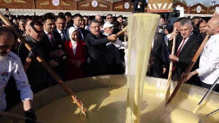 Dev tencerede pişirilen kuymakla vinçli rekor denemesi