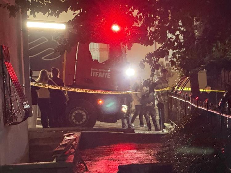 Ankara'da bir evde doğalgaz patlaması sonucu yangın çıktı